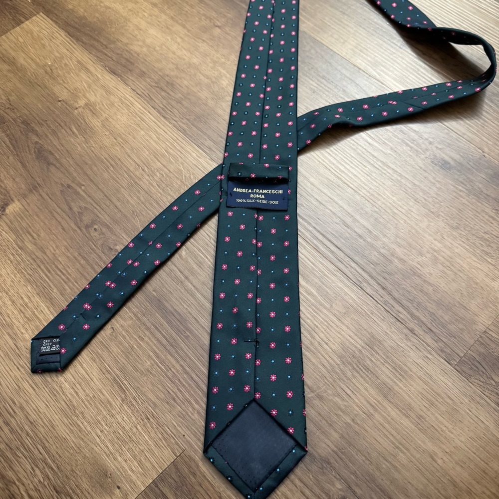 Andrea Francheschi - Elegant Dark Green and Red Patterned Men's 100% Silk Tie - Picture 6 of 6